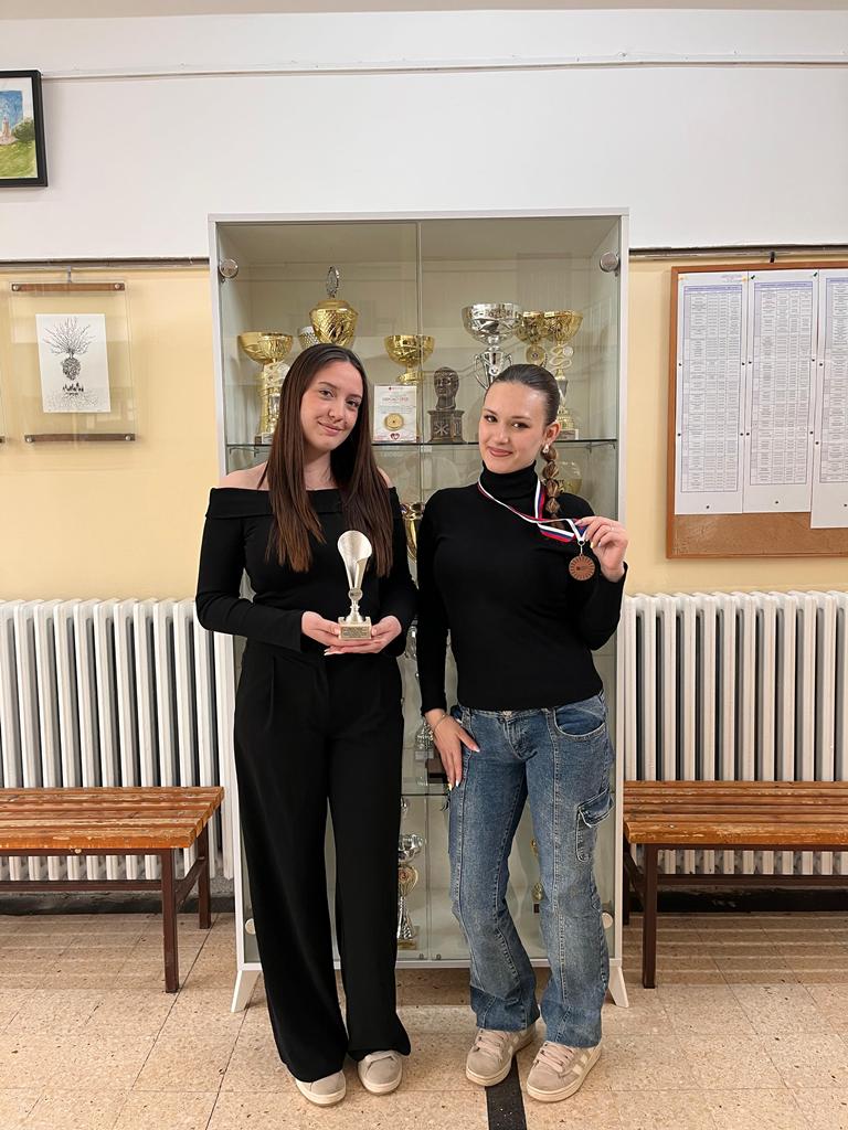 OСВОЈЕНО 2. И 3. МЕСТО НА РЕПУБЛИЧКОМ ТАКМИЧЕЊУ ИЗ ГРАФИЧАРСТВА