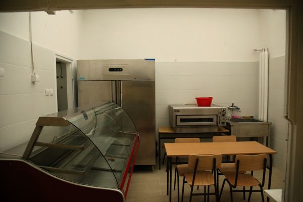 tehnicka-skola-pancevo-20448EE2F5-78B4-352C-2B4F-2B129500D197.jpg