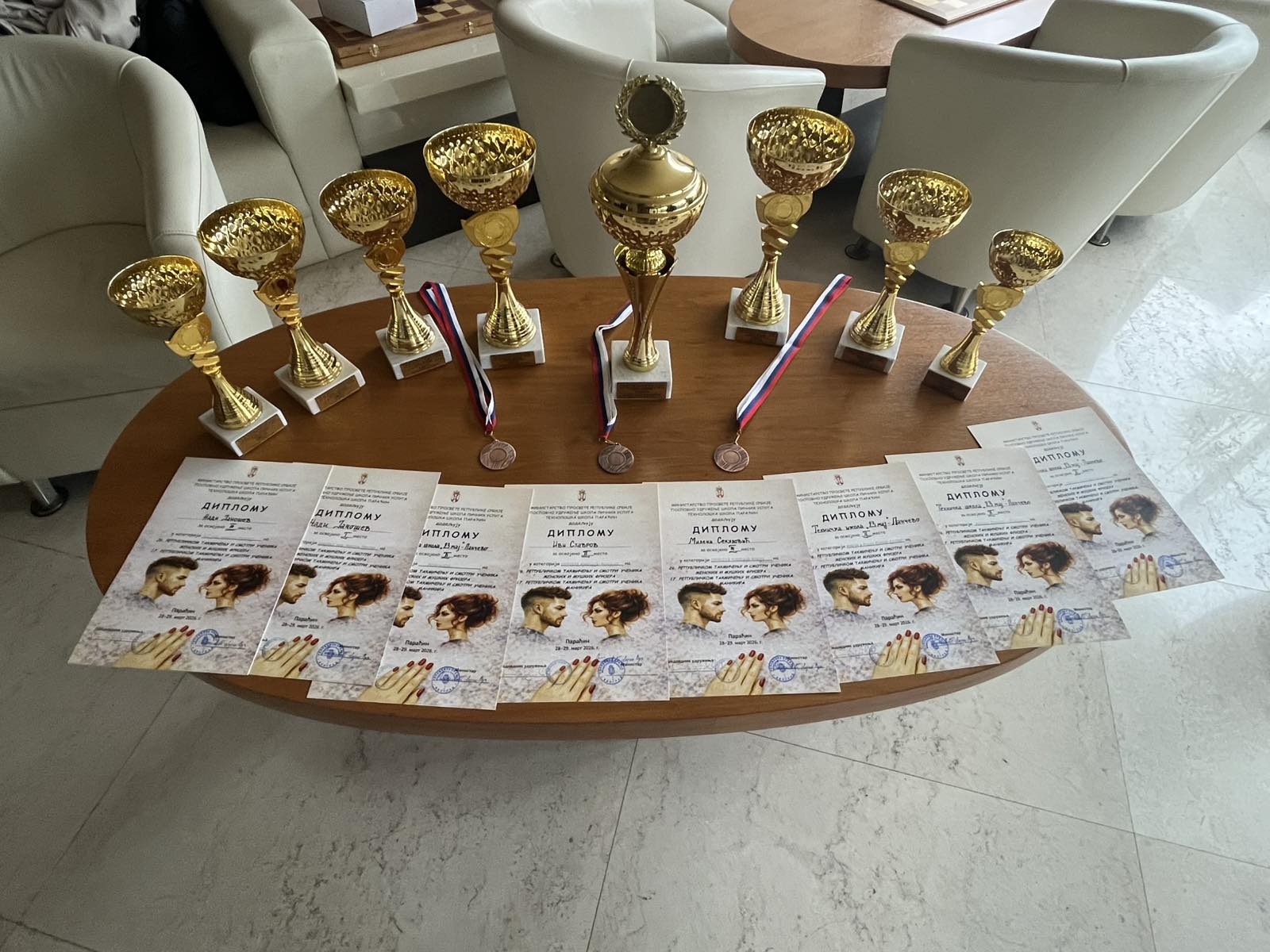 Медаље за наше фризере и маникире на републичком такмичењу